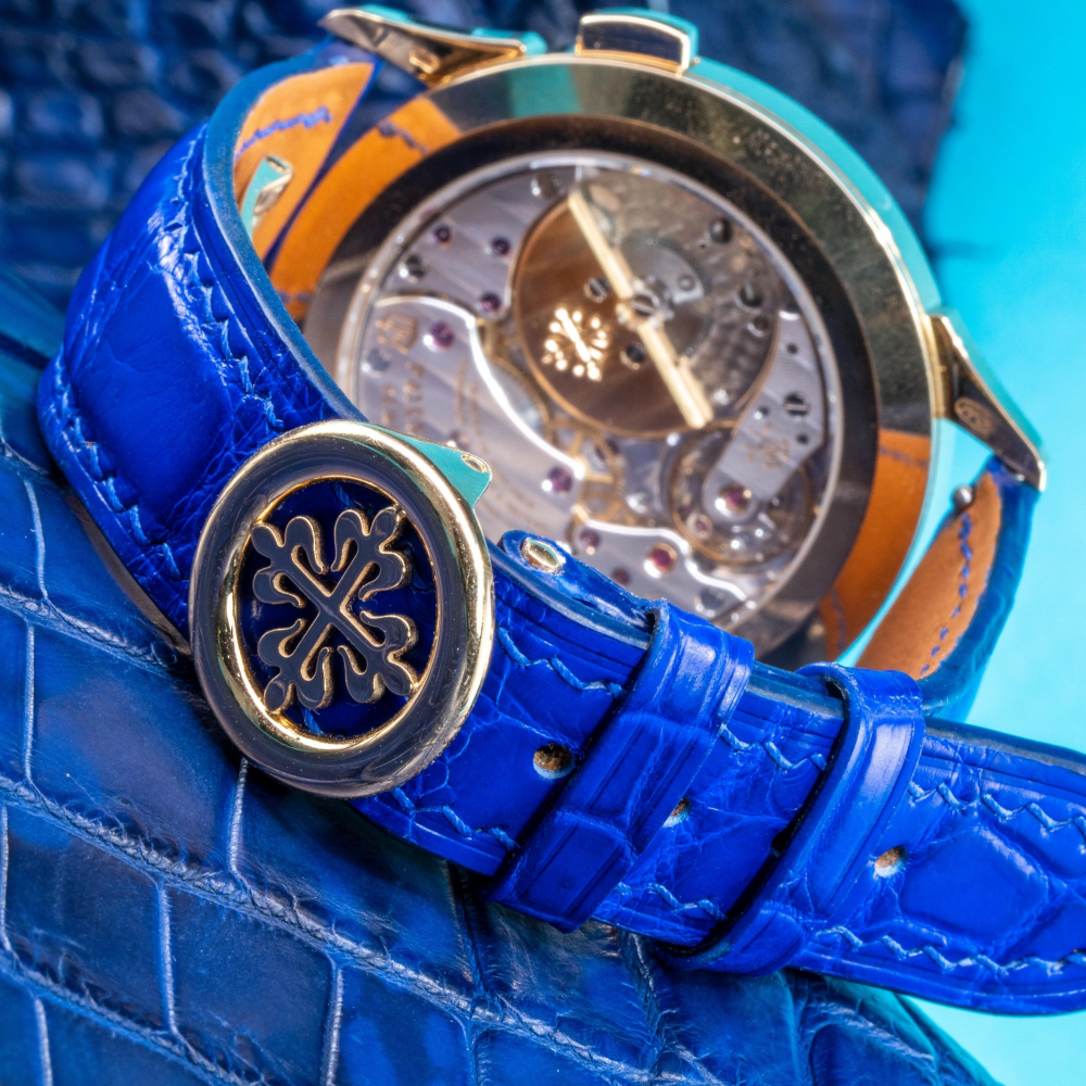 electric-blue-alligator-strap-patek-philippe-complications-world-time-5130g-001-backside.png