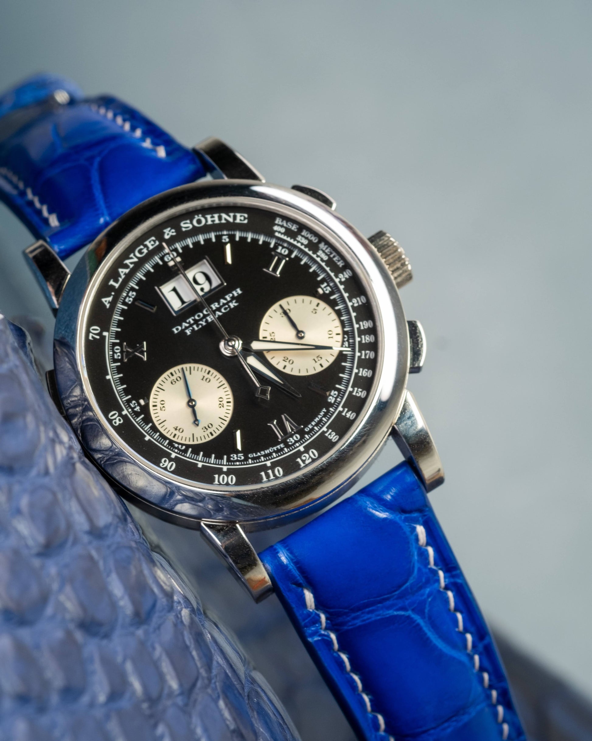 electric-blue-crocodile-10-a-lange-sohne-datograph-flyback_2.jpg