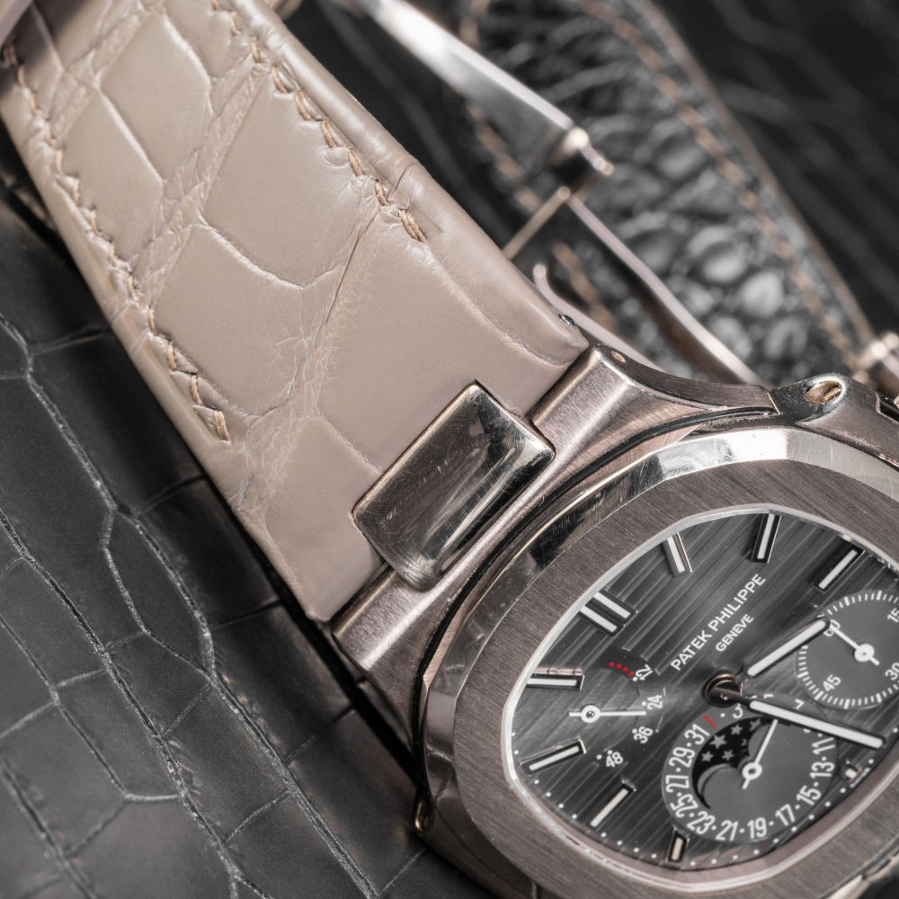 elephant-grey-alligator-leather-watch-strap-for-Patek-Philippe-Nautilus-5712g-detail.png