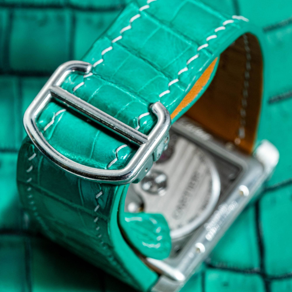 emerald-green-alligator-leather-strap-for-cartier-tank-backside.png