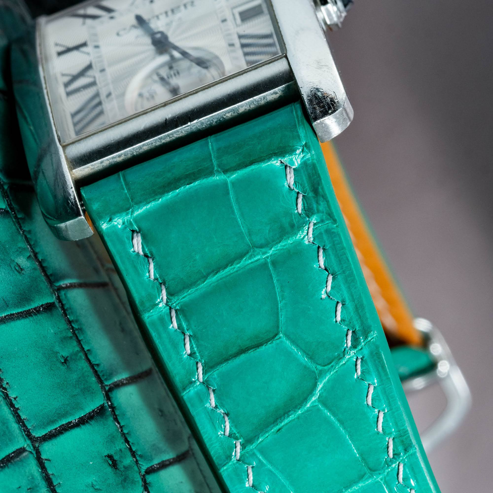 emerald-green-alligator-leather-strap-for-cartier-tank-detail.png