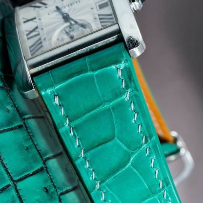 emerald-green-alligator-leather-strap-for-cartier-tank-detail.png