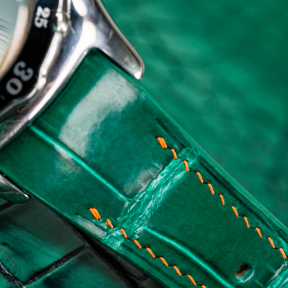emerald-green-alligator-leather-strap-for-corum-bubble-detail.png