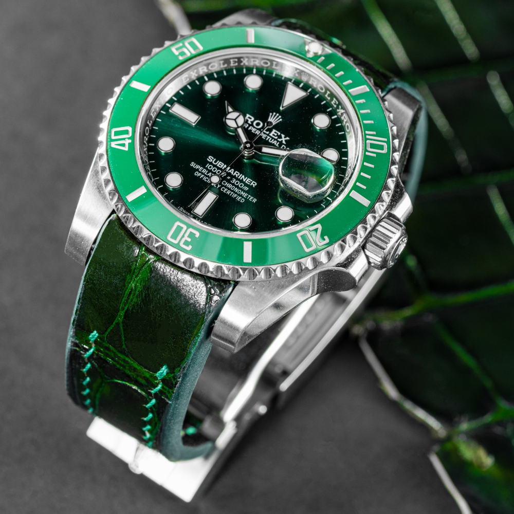 emerald-green-alligator-leather-strap-for-rolex-submariner-40mm-hulk-on-watch.png