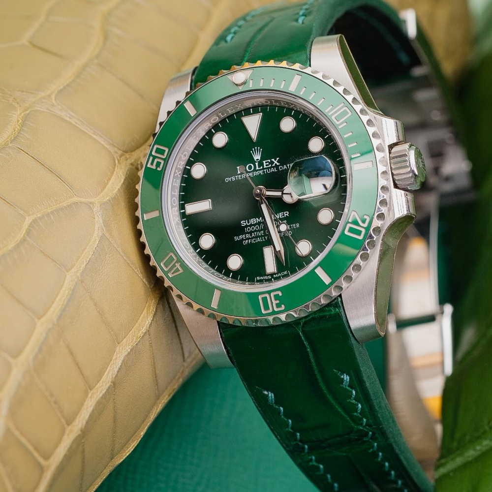 emerald-green-alligator-leather-strap-for-rolex-submariner-40mm-on-watch.png