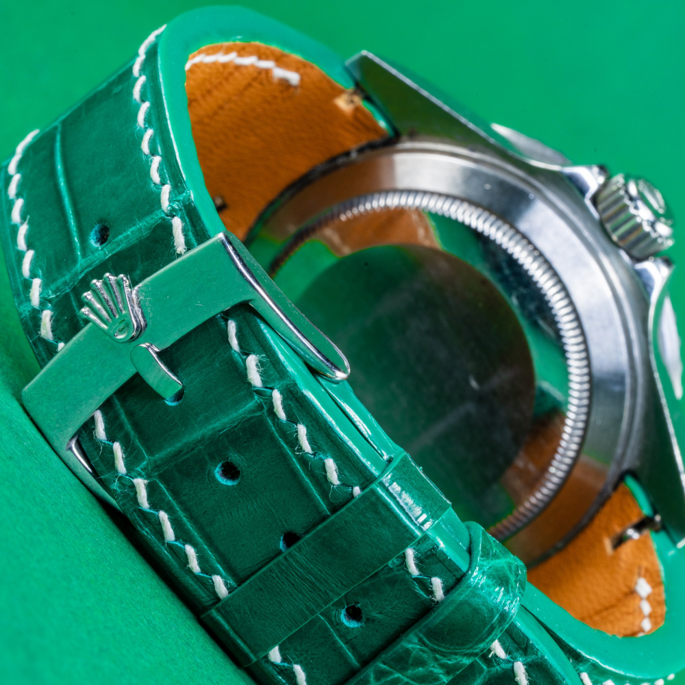 emerald-green-alligator-leather-strap-for-rolex-submariner-40mm-white-stitching-backside.png