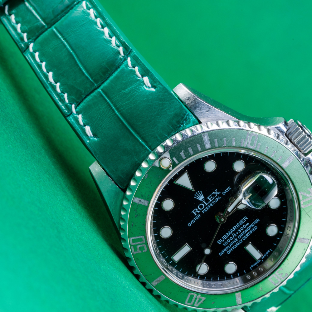 emerald-green-alligator-leather-strap-for-rolex-submariner-40mm-white-stitching-lug.png
