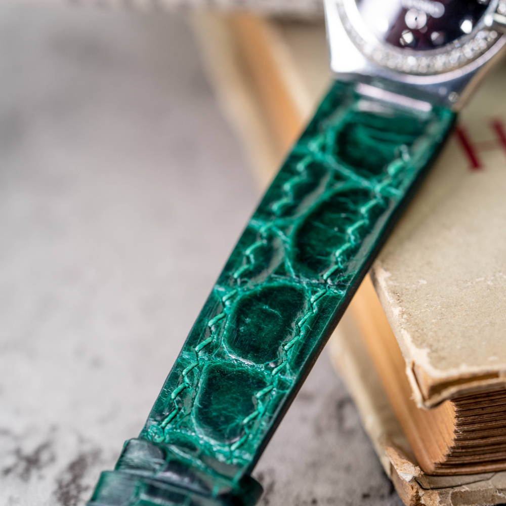 emerald-green-alligator-leather-watch-strap-for-omega-constellation-detail.png