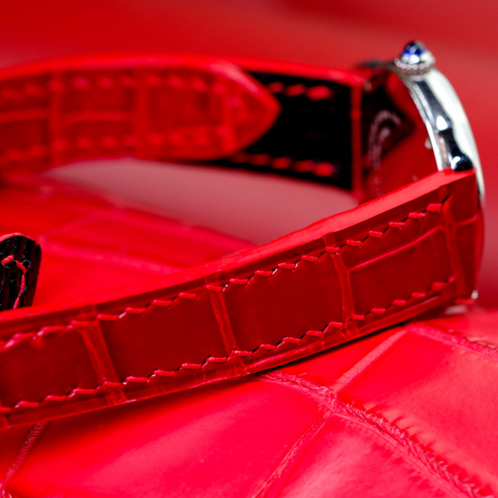 ferrari-red-alligator-leather-strap-for-Cartier-Ronde-Solo-detail.png
