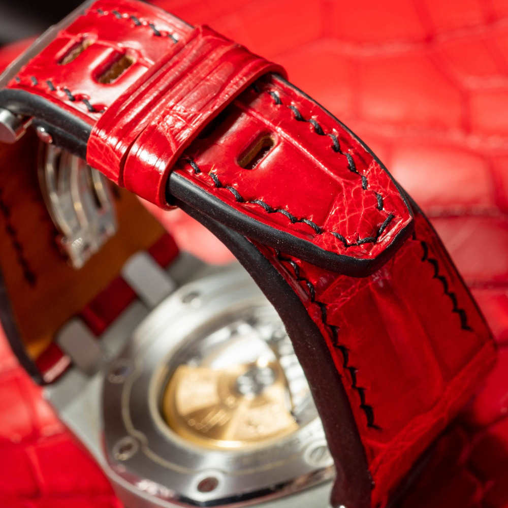 ferrari-red-alligator-leather-strap-for-ap-royal-oak-shore-42mm-detail.png