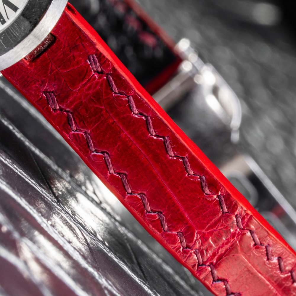 ferrari-red-alligator-leather-strap-for-cartier-baignoire-detail.png