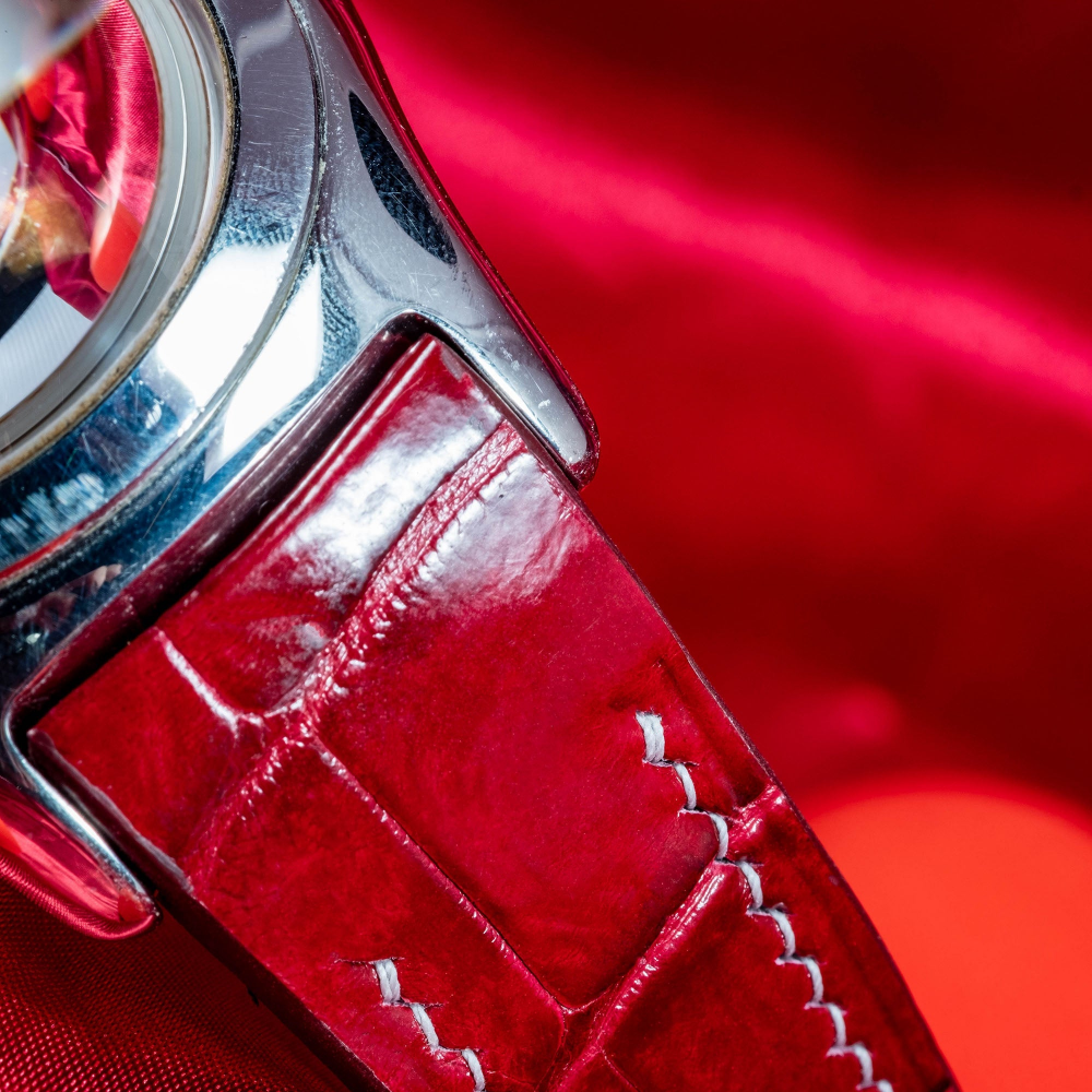 ferrari-red-alligator-leather-strap-for-corum-bubble-detail.png