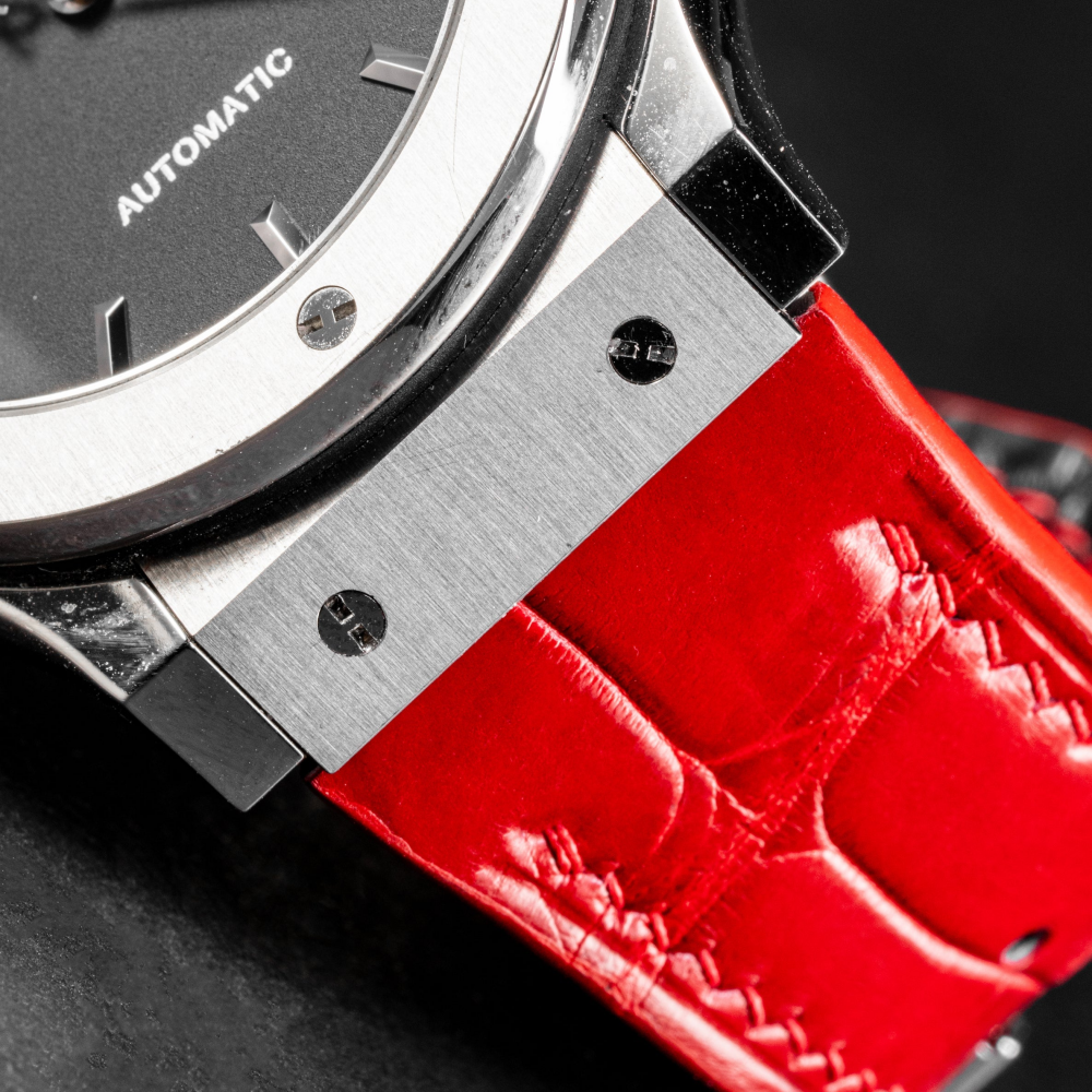ferrari-red-alligator-leather-watch-strap-for-Hublot-classic-fusion-detail.png