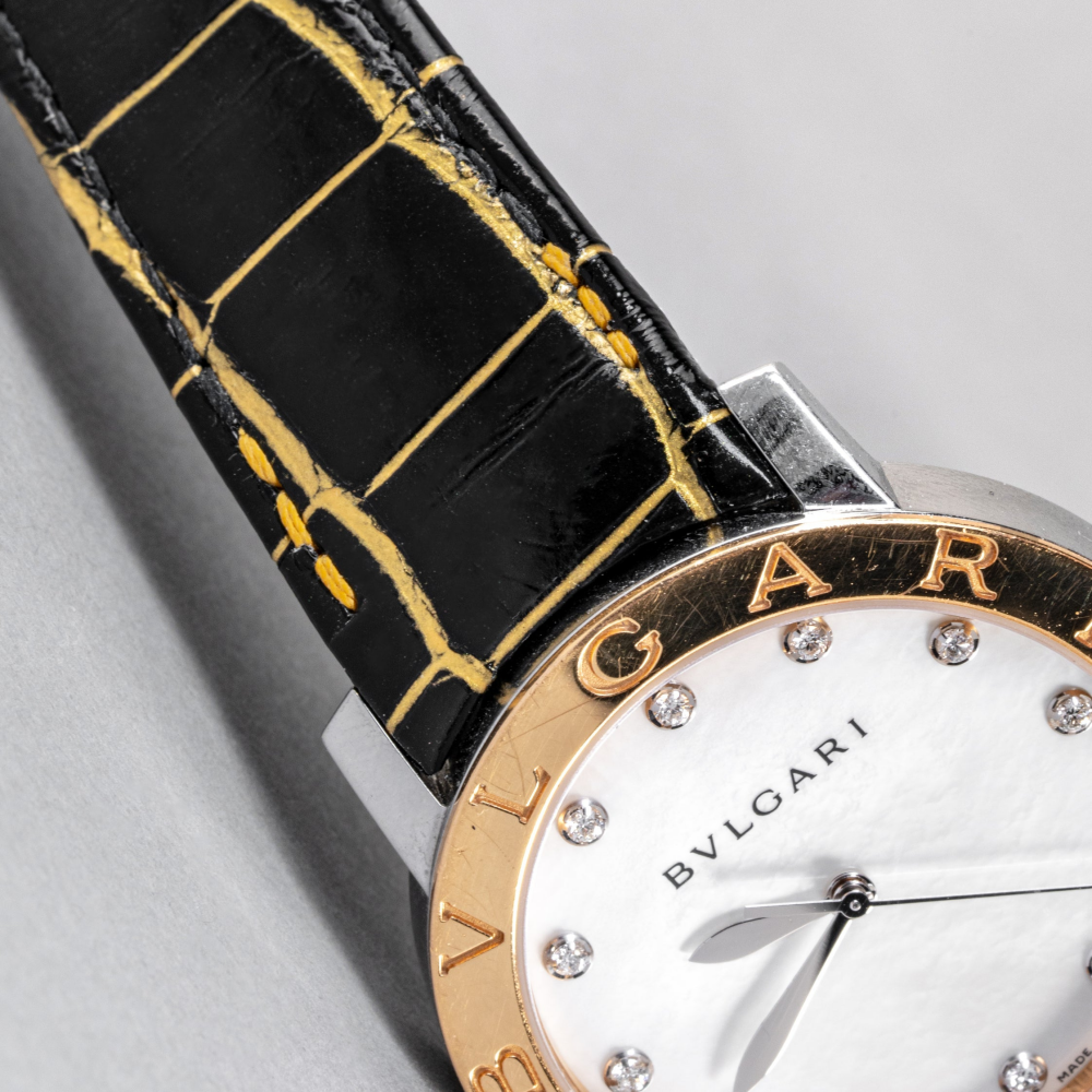 gold-black-alligator-strap-for-bvlgari-detail.png