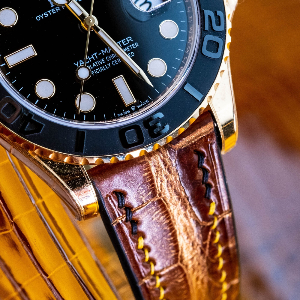 gold-brown-alligator-leather-for-watch-strap-Rolex-Yacht-Master-detail.png