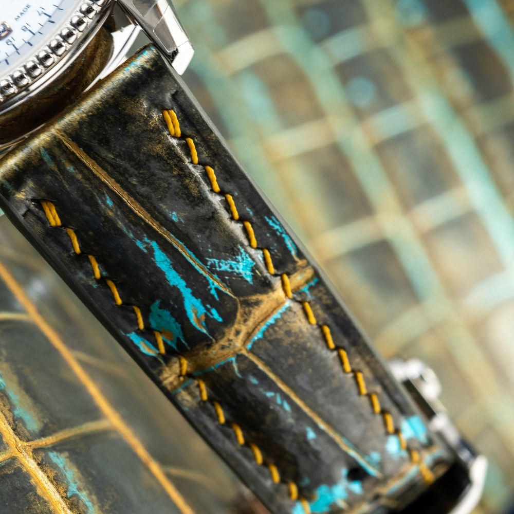 gold-turquoise-alligator-leather-strap-for-breitling-navitimer-detail.png