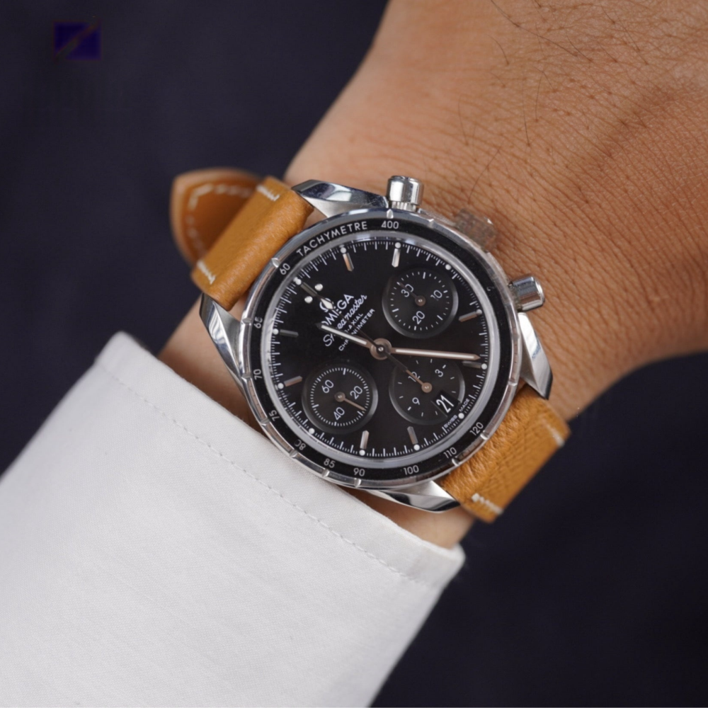 golden-brown-epsom-leather-watch-strap-for-Omega-speedmaster-on-hand.png