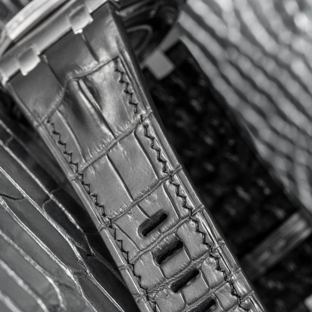 graphite-grey-alligator-leather-strap-for-ap-royal-oak-shore-42mm-detail.png