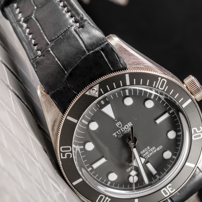 graphite-grey-alligator-leather-strap-for-tudor-black-bay-detail.png