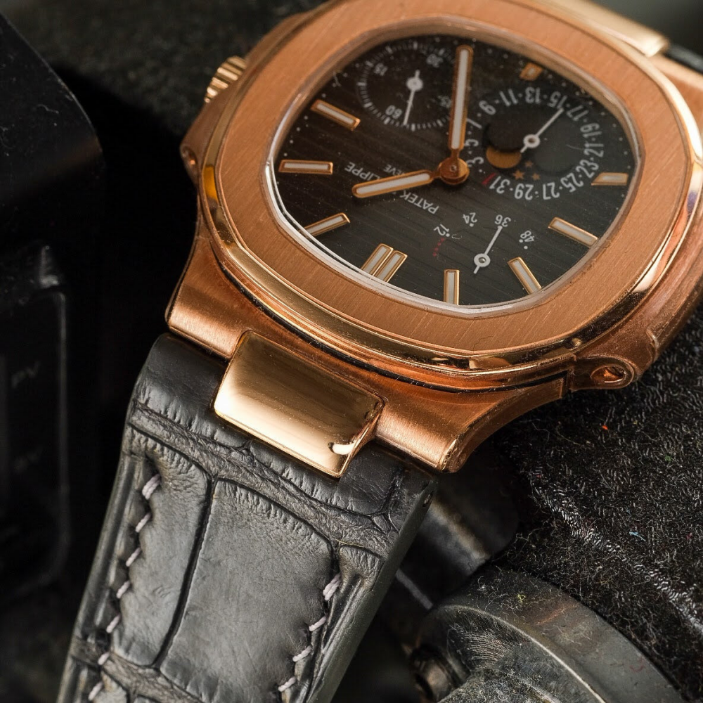 graphite-grey-alligator-leather-watch-strap-for-Patek-Philippe-Nautilus-5712r-watch.png