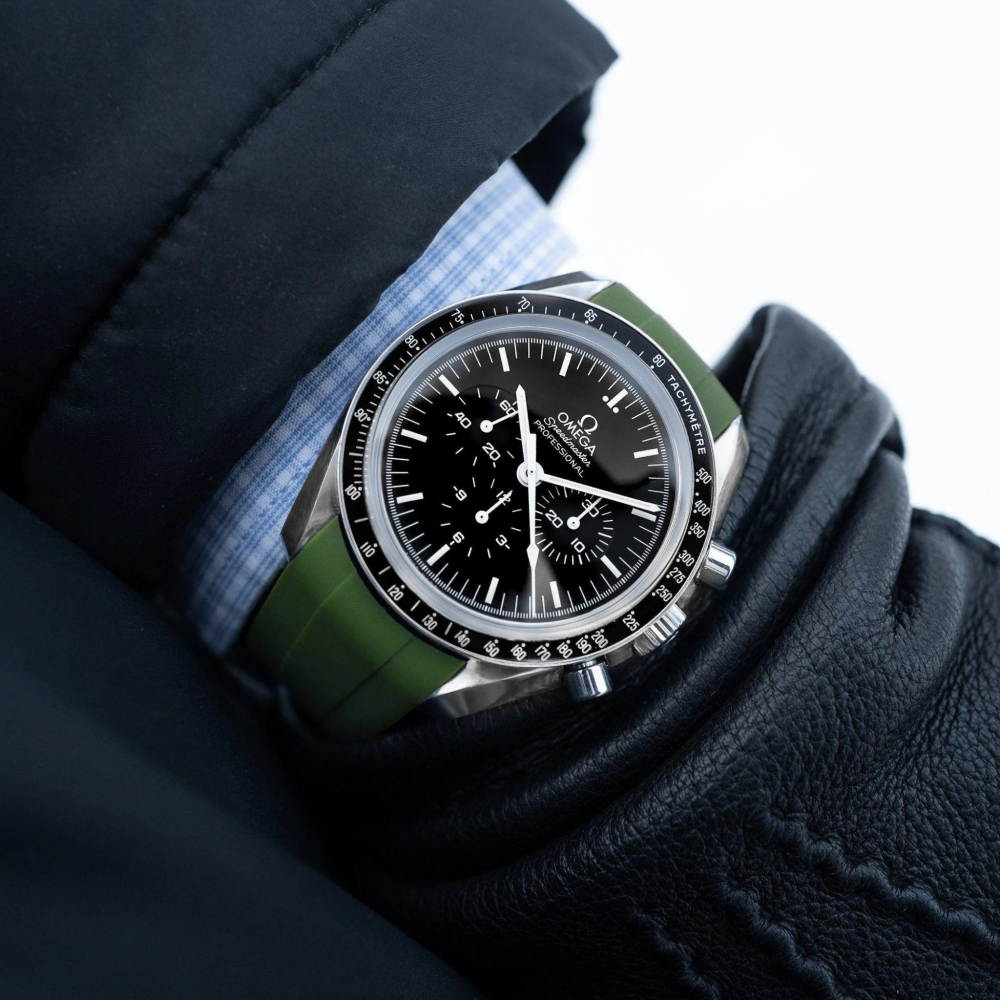 green-FKM-rubber-strap-for-omega-speedmaster-on-watch.png