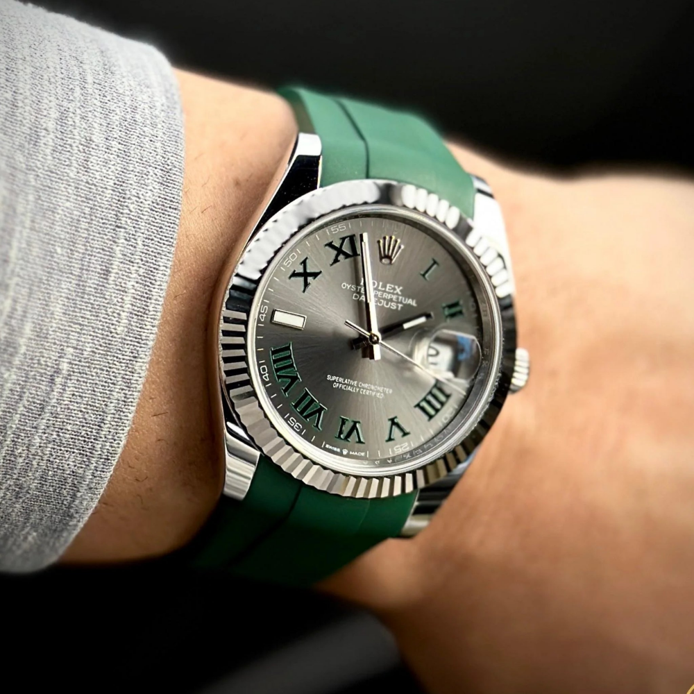 green-rubber-strap-for-rolex-datejust-on-hand.png