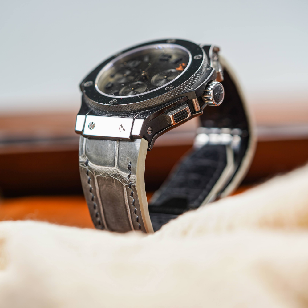 grey-alligator-leather-strap-for-Hublot-big-bang-stainless-steel-black-side.png