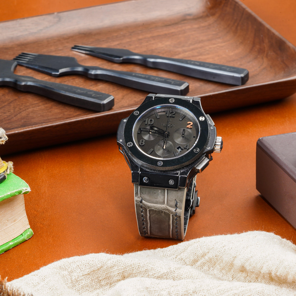 grey-alligator-leather-strap-for-Hublot-big-bang-stainless-steel-black-watch.png