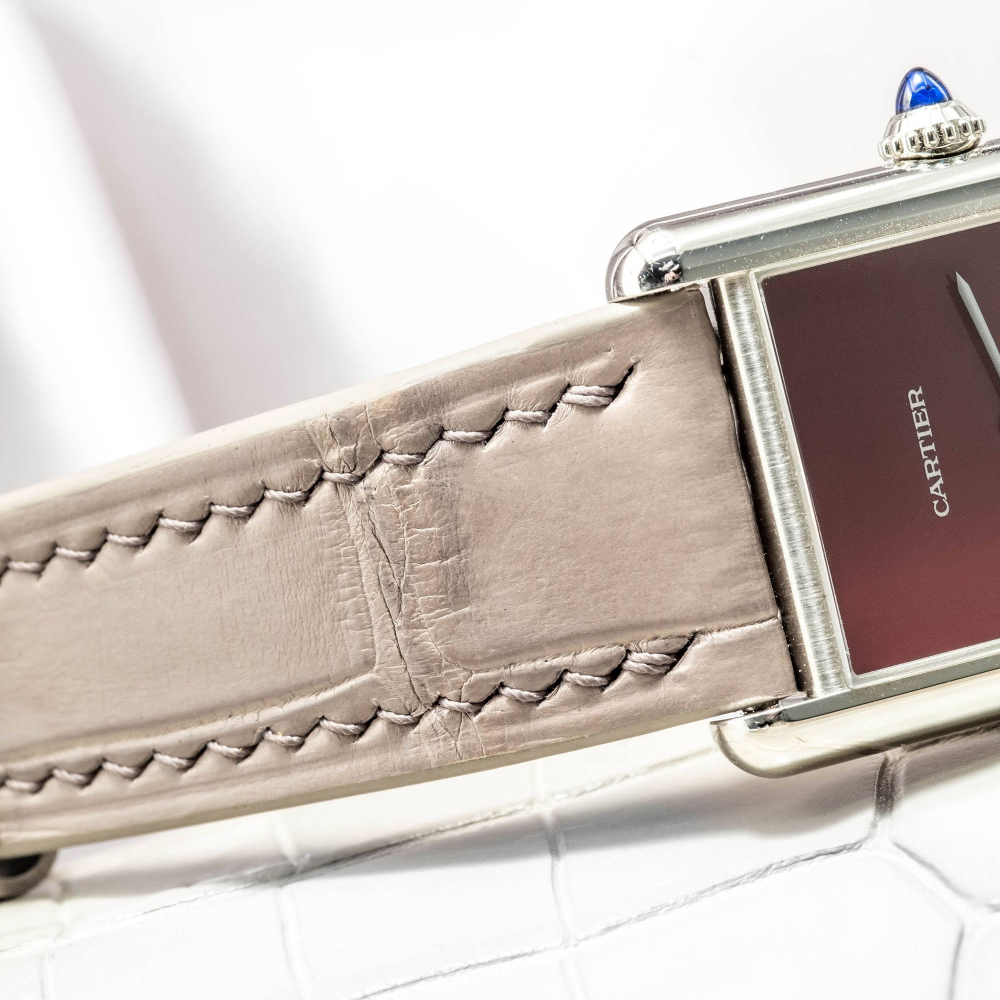 grey-alligator-leather-strap-for-cartier-tank-detail.png