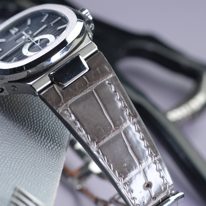 grey-alligator-leather-watch-strap-for-Patek-Philippe-Nautilus-5726A-detail.png