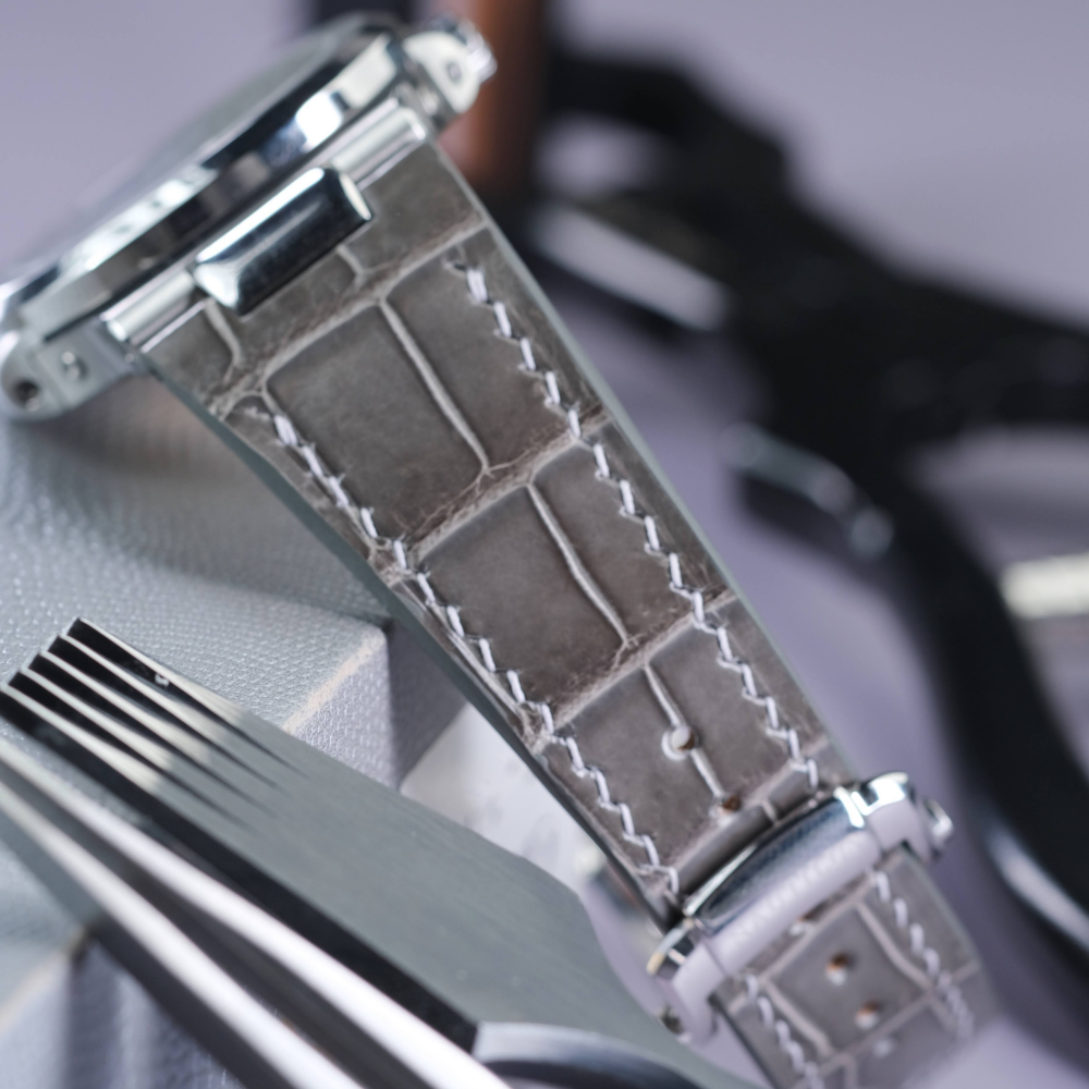 grey-alligator-leather-watch-strap-for-Patek-Philippe-Nautilus-5726A-lug.png
