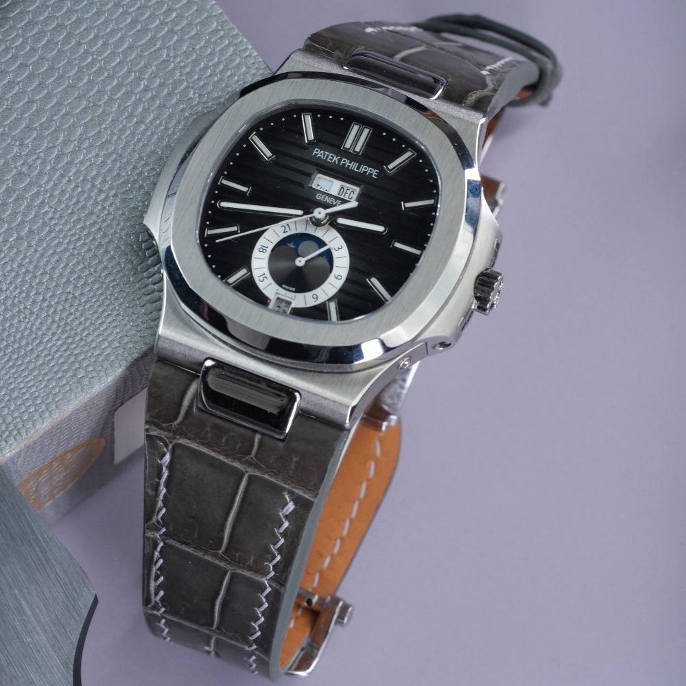 grey-alligator-leather-watch-strap-for-Patek-Philippe-Nautilus-5726A-on-watch.png