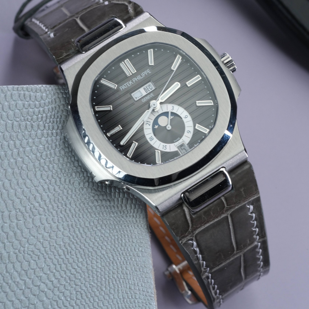 grey-alligator-leather-watch-strap-for-Patek-Philippe-Nautilus-5726A.png