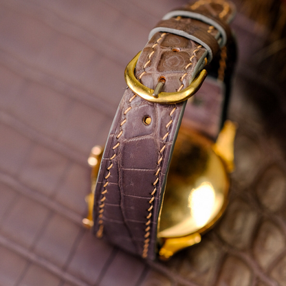 grey-himalayan-alligator-leather-strap-for-girard-perregaux-17-jewels-buckle.png