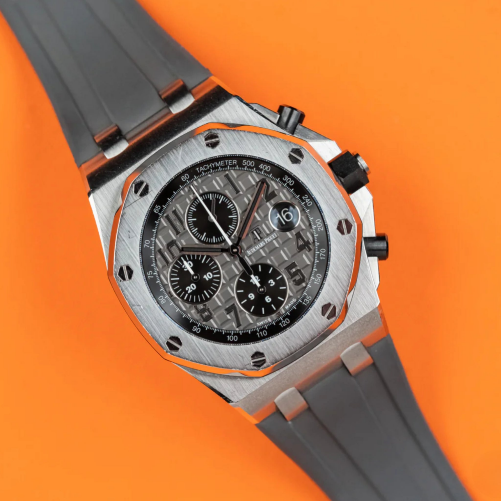 grey-rubber-strap-for-all-ap-offshore-42mm-on-watch.png