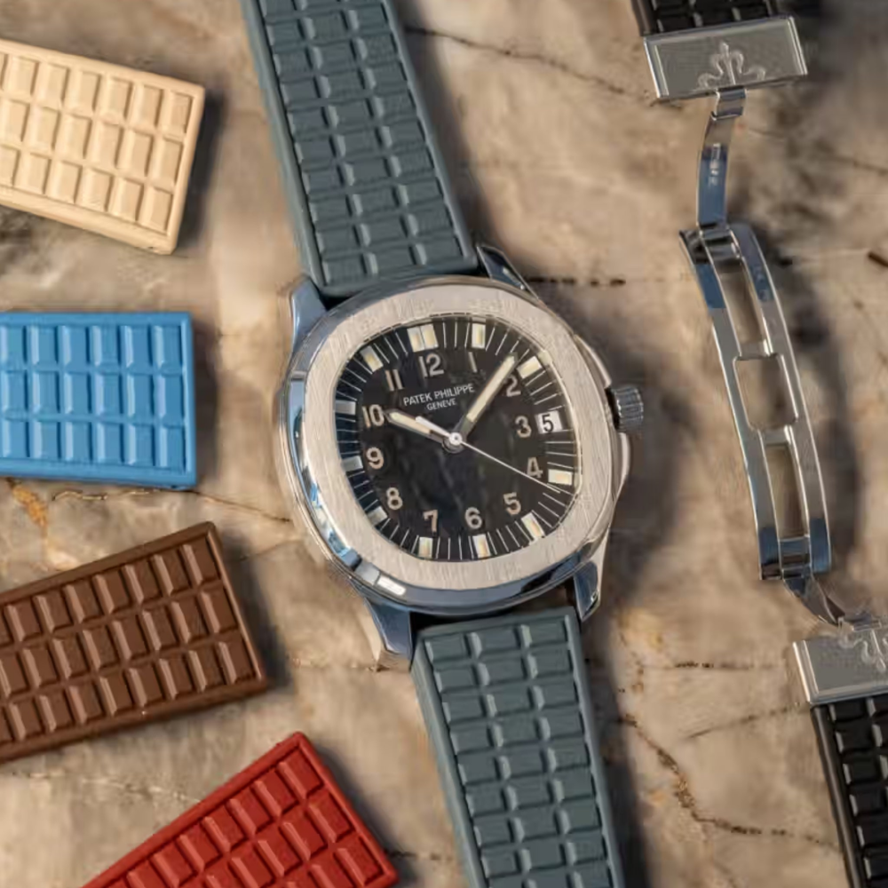 grey-rubber-strap-for-patek-philippe-aquanaut-5067a-on-watch.png