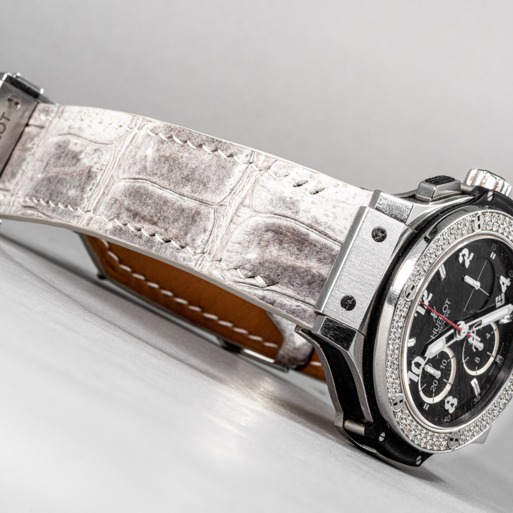 himalanyan-alligator-leather-strap-for-Hublot-big-bang-detail.png
