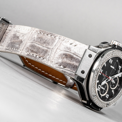 himalanyan-alligator-leather-strap-for-Hublot-big-bang-detail.png