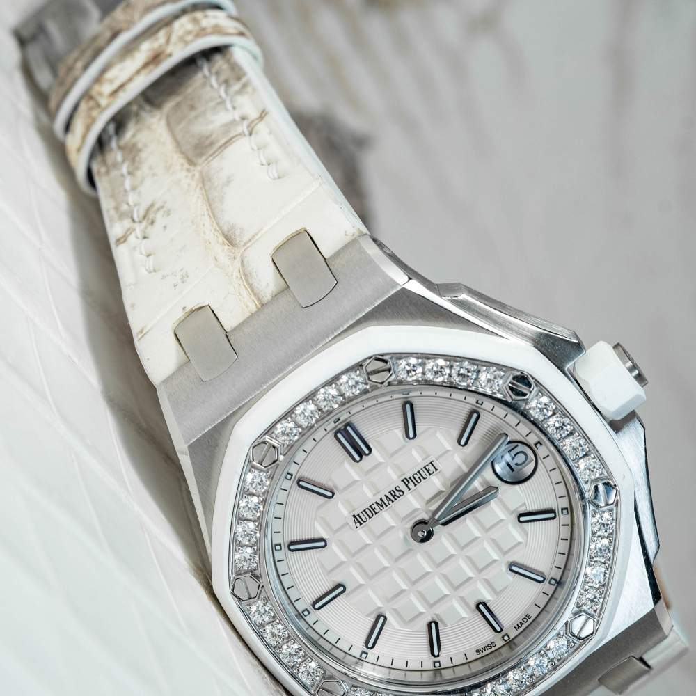 himalayan-alligator-leather-strap-for-ap-ladies-frontview.png
