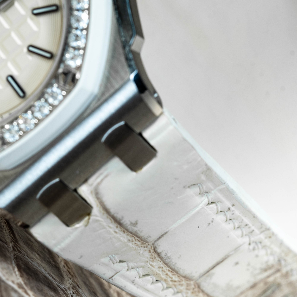 himalayan-alligator-leather-strap-for-ap-ladies-lug.png