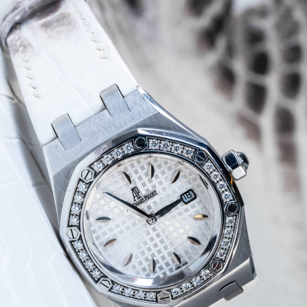 himalayan-alligator-leather-strap-for-ap-ladies-on-watch.png