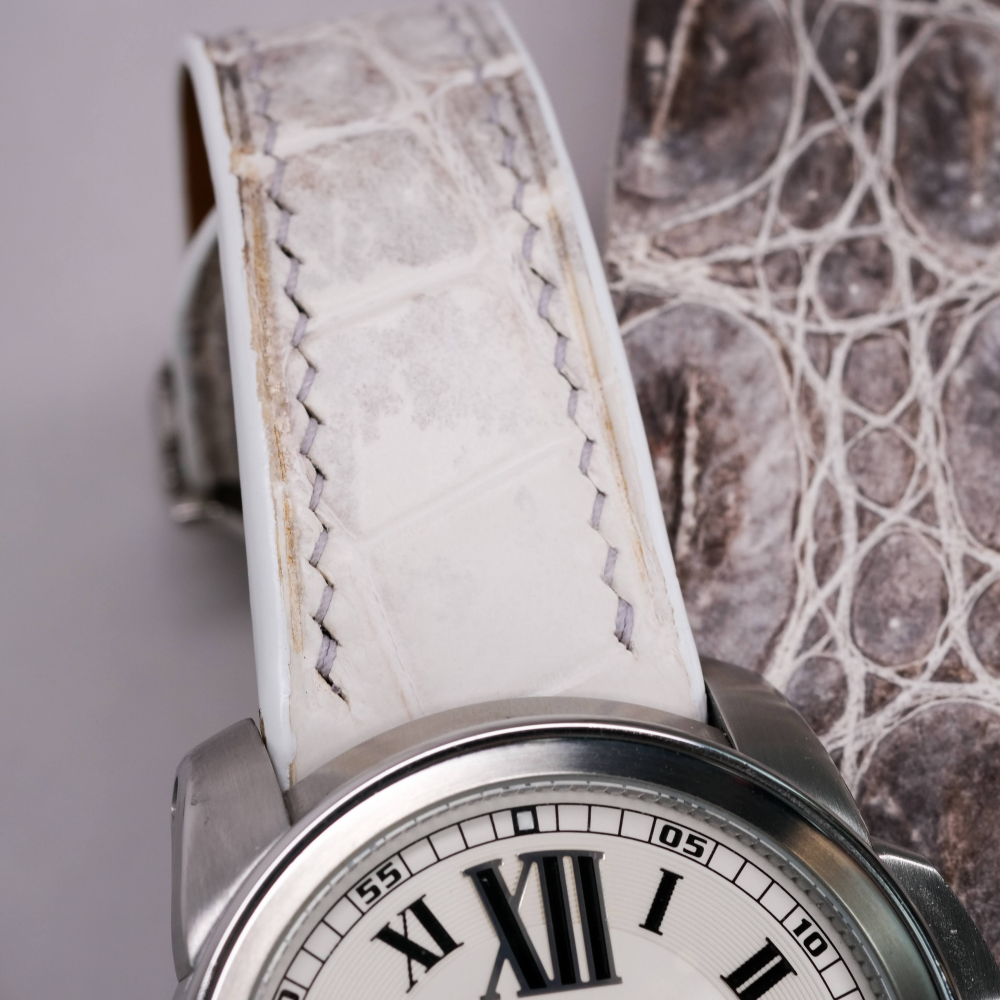 himalayan-alligator-leather-strap-for-cartier-calibre-detail.png