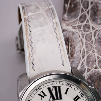 himalayan-alligator-leather-strap-for-cartier-calibre-detail.png