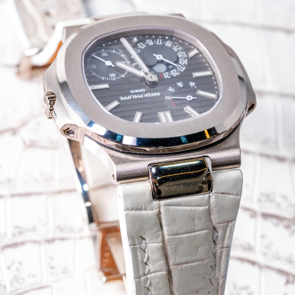 himalayan-alligator-leather-watch-strap-for-Patek-Philippe-Nautilus-5712g-on-watch.png