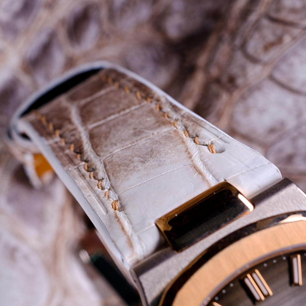 himalayan-alligator-leather-watch-strap-for-Patek-Philippe-Nautilus-5712r-rosegold-stitching-lug.png