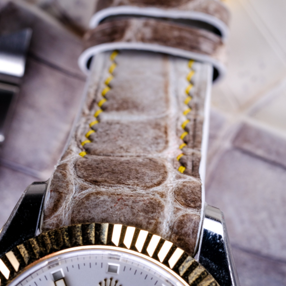 himalayan-alligator-leather-watch-strap-for-Rolex-Sky-dweller-detail.png