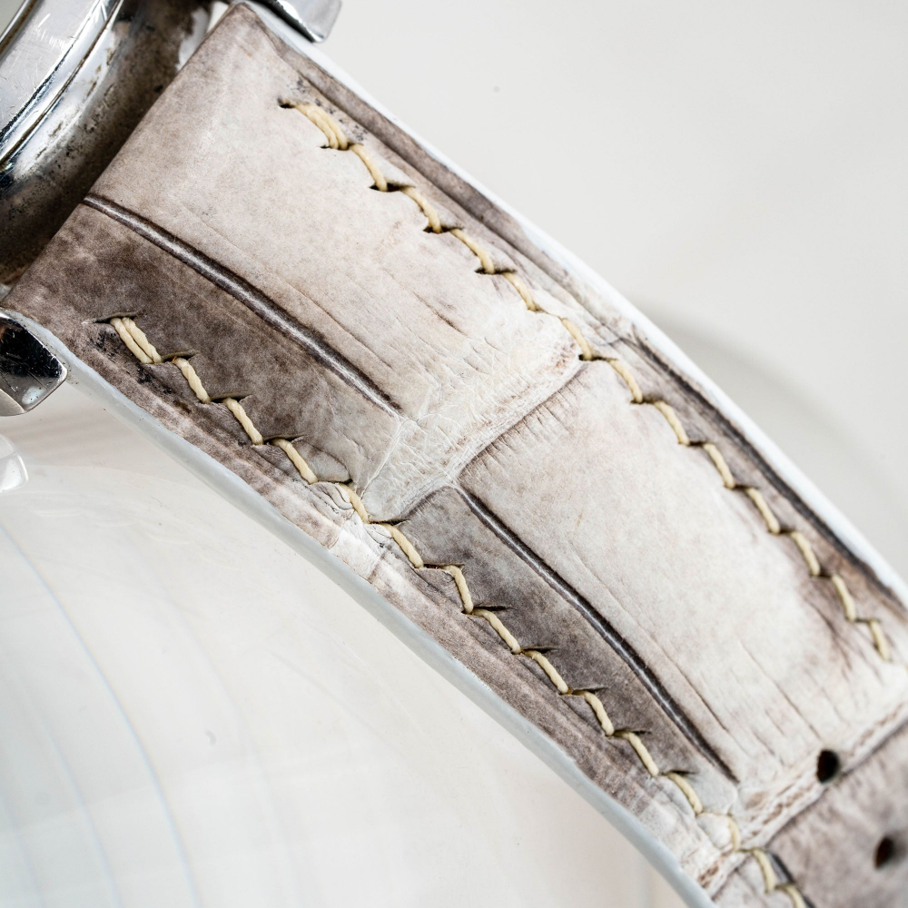 himalayan-alligator-strap-for-omega-seamaster-detail.png