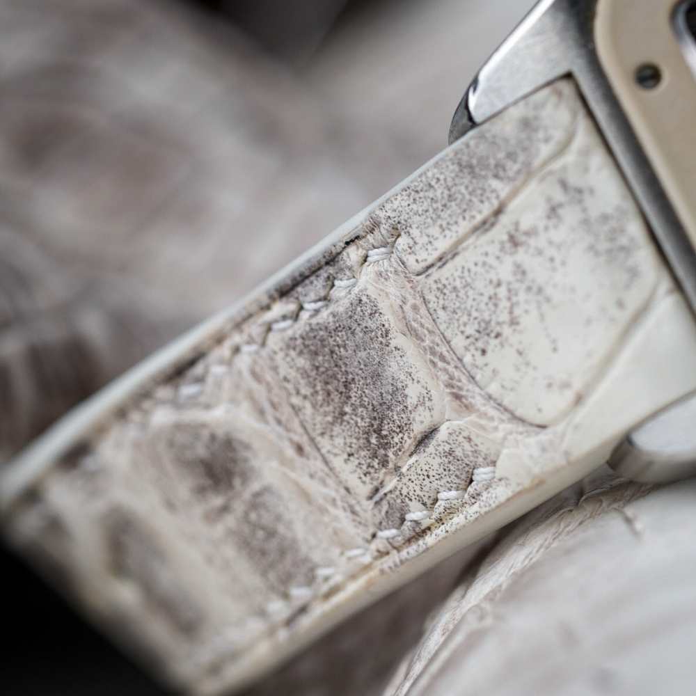 himalayn-alligator-leather-srap-cartier-santos-100-detail.png