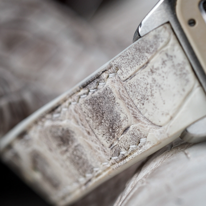 himalayn-alligator-leather-srap-cartier-santos-100-detail.png