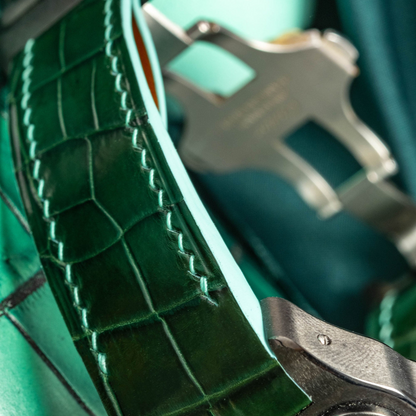 hunter-green-alligator-leather-srap-cartier-santos-100-detail.png